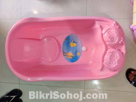 Baby walker / Bathtub